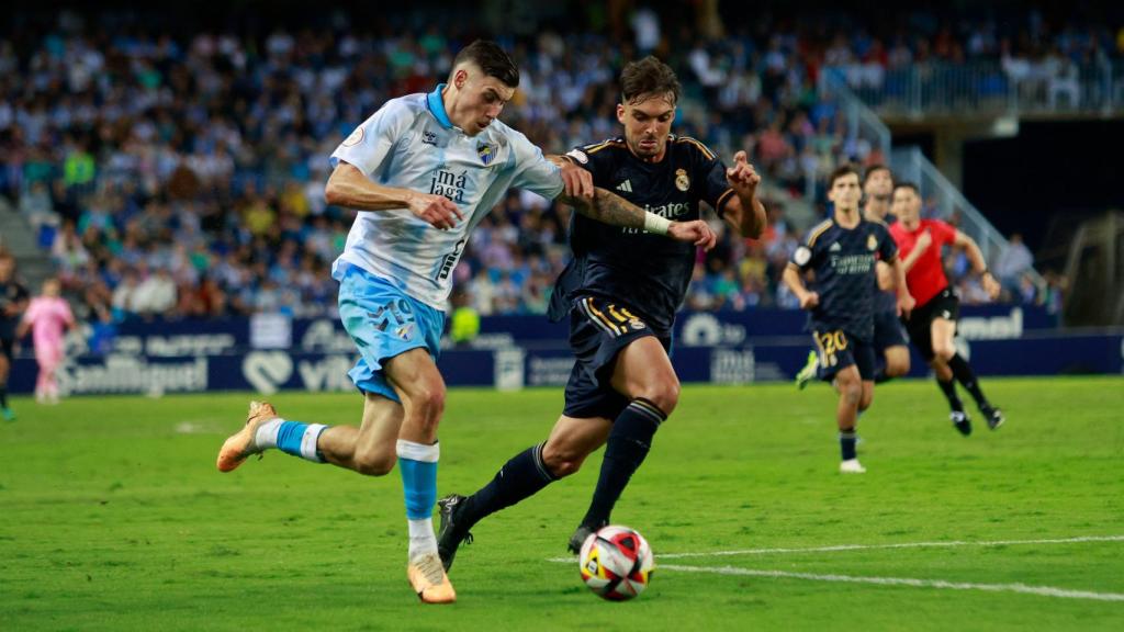 Roberto durante el Málaga CF vs. Real Madrid Castilla