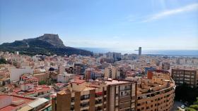 Vistas de la ciudad de Alicante desde el castillo de San Fernando.