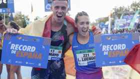 Carlos Mayo y Laura Luengo, tras establecer los nuevos récords de España en Valencia.