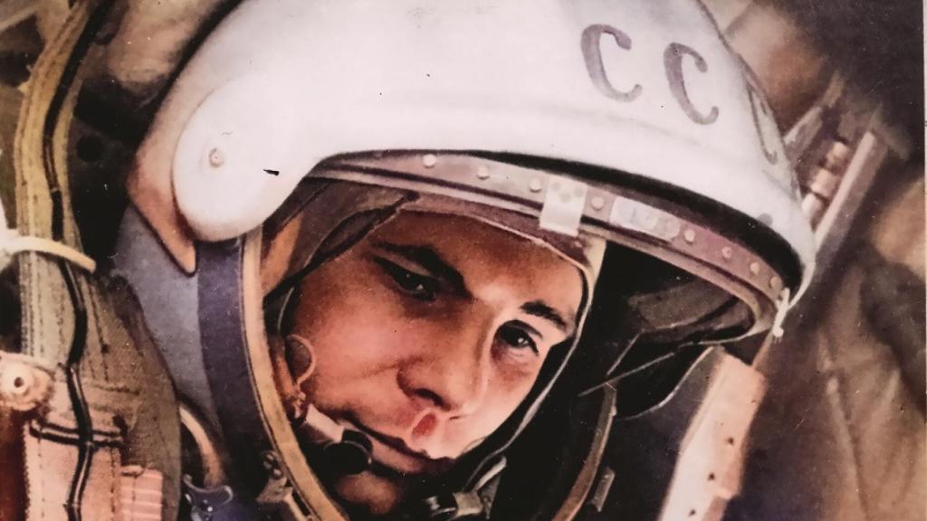 Yuri Gagarin, en la nave Vostok. Las letras ‘CCCP’ fueron pintadas en el casco momentos antes de su despegue