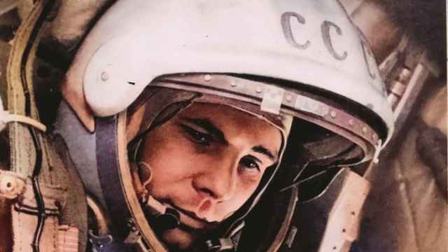 Yuri Gagarin, en la nave Vostok. Las letras ‘CCCP’ fueron pintadas en el casco momentos antes de su despegue