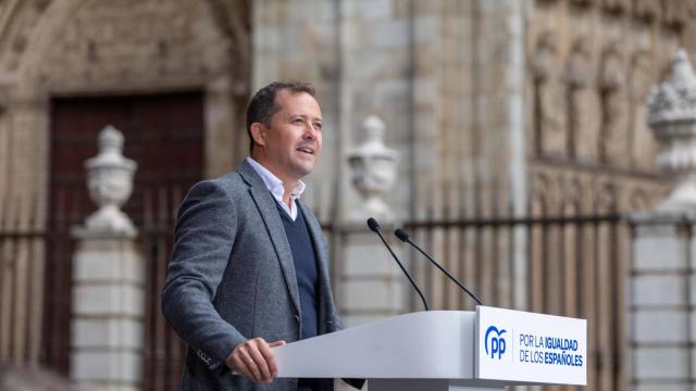 Carlos Velázquez durante el acto del PP en Toledo. Foto: Javier Longobardo.