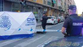 La Policía Nacional en barrio de Orriols (Valencia), donde un joven argelino de 20 años murió apuñalado este viernes.