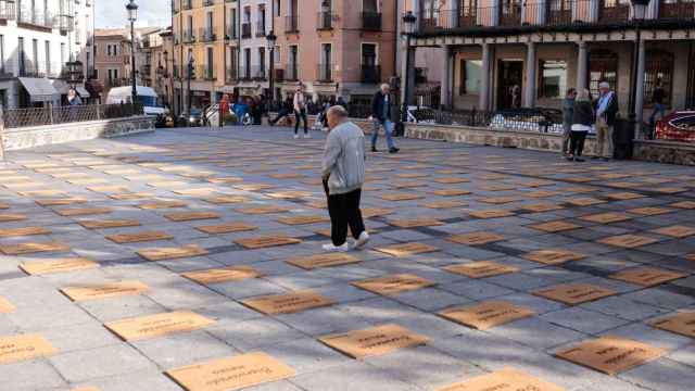 Decenas de felpudos en la Plaza de Zocodover de Toledo.