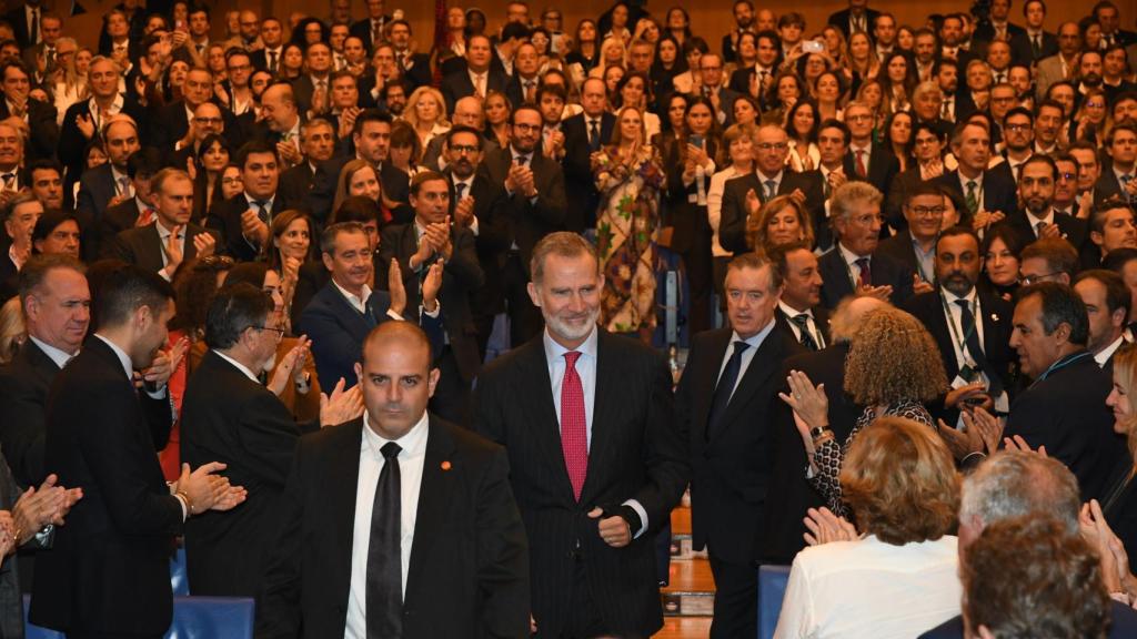 El Rey Felipe VI en su llegada al Congreso de la Empresa Familiar.