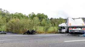 Una fallecida y sus tres hijos en un accidente entre un turismo y un camión en KM-160 de la N-110