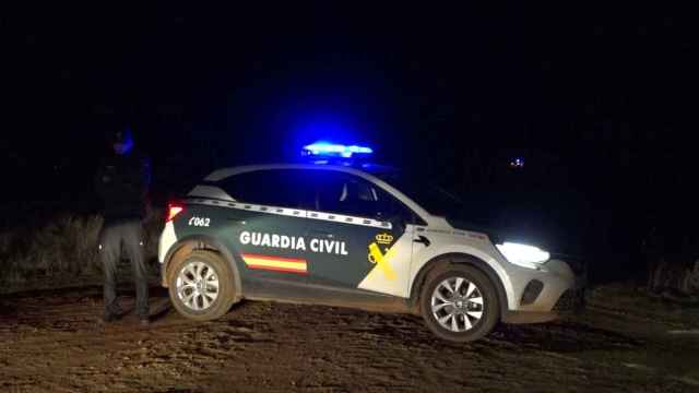 La Guardia Civil en la zona donde se ha producido el trágio ataque de los cinco perros a una joven de 27 años, entre Roales del Pan y La Hiniesta
