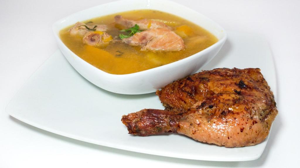 Caldo de pollo.