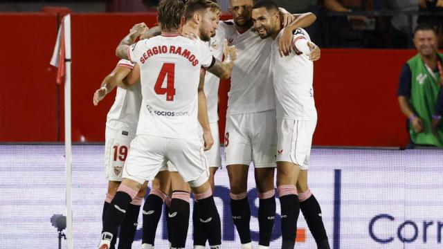 Jugadores del Sevilla durante un partido, en una imagen de archivo.