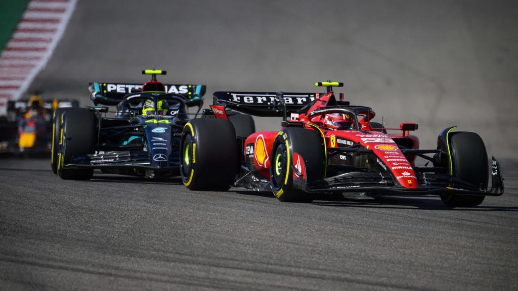 Carlos Sainz, delante de Hamilton en el Gran Premio de EEUU 2023