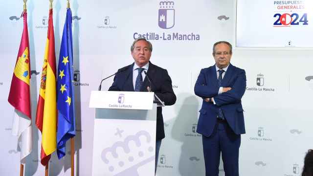 Ángel Nicolás, este lunes en rueda de prensa con el consejero Juan Alfonso Ruiz Molina