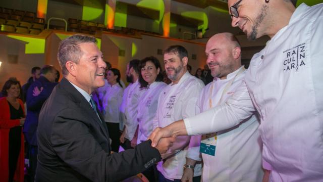 Emiliano García-Page saludo a los cocineros en el Congreso Culinaria de Cuenca