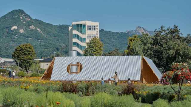El pabellón 'Outdoor Room' es uno de los siete invitados a la IV Bienal de Arquitectura y Urbanismo de Seúl.