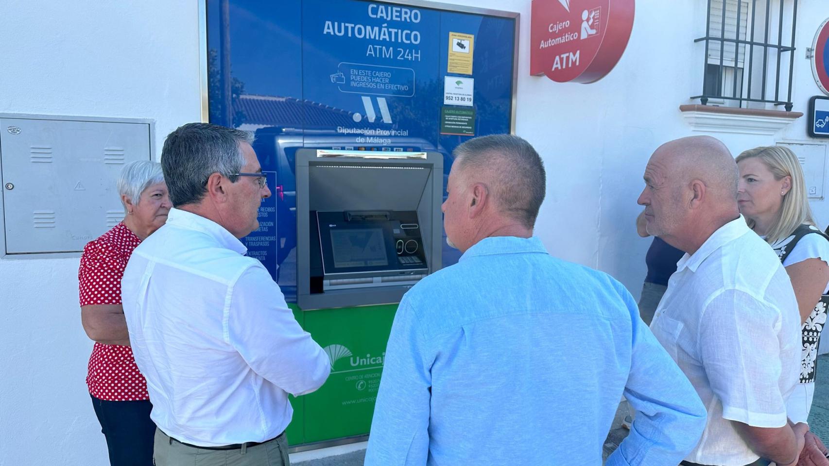 Imagen de la instalación del cajero en Canillas de Albaida.