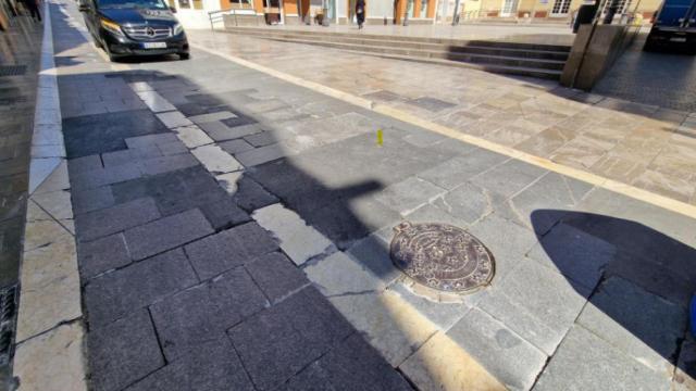 Imagen del estado del pavimento en la calle Madre de Dios de Málaga.