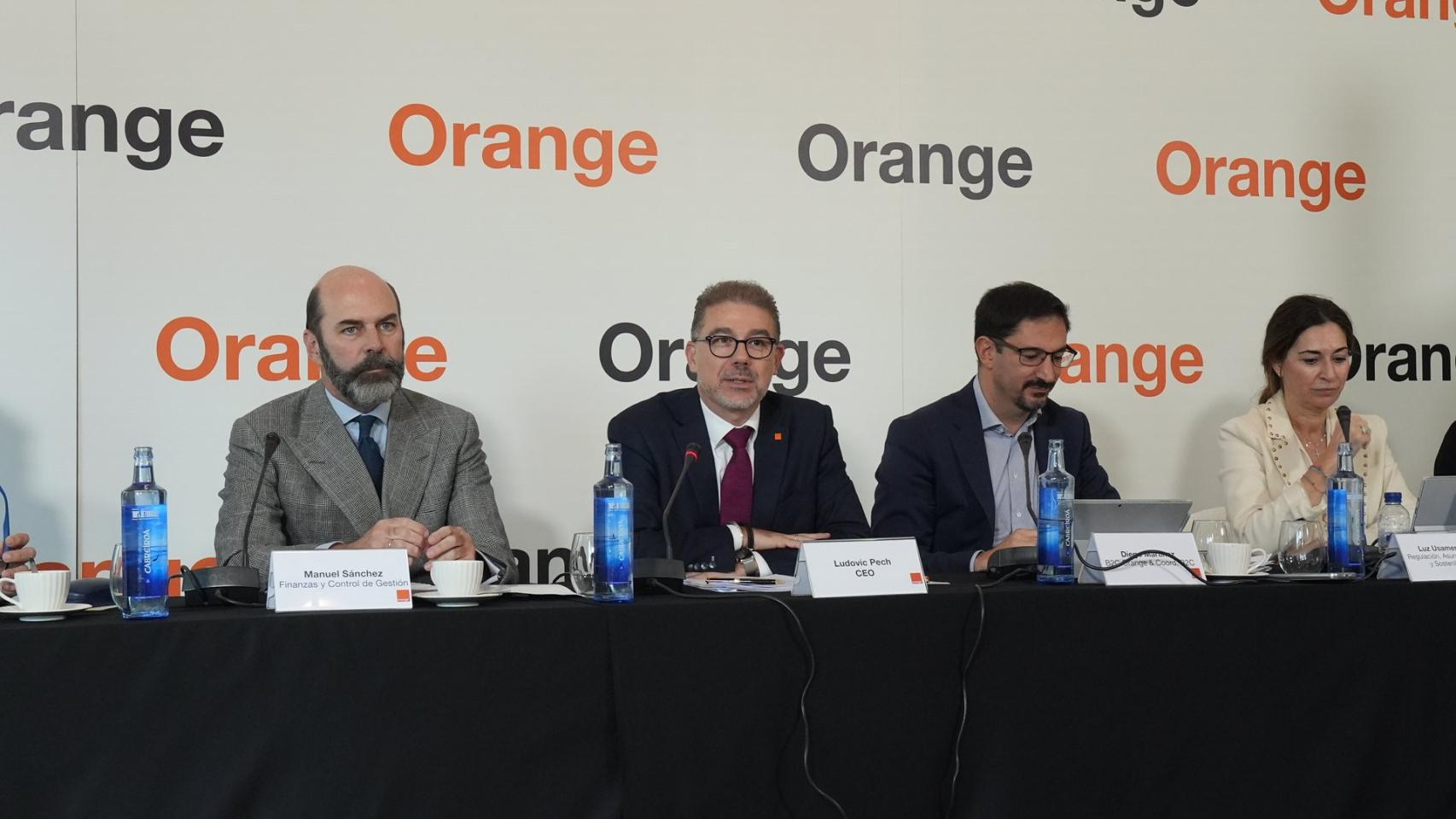 Manuel Sánchez, Ludovich Pech, Diego Martínez y Luz Usamentiaga en la rueda de prensa de resultados de Orange.