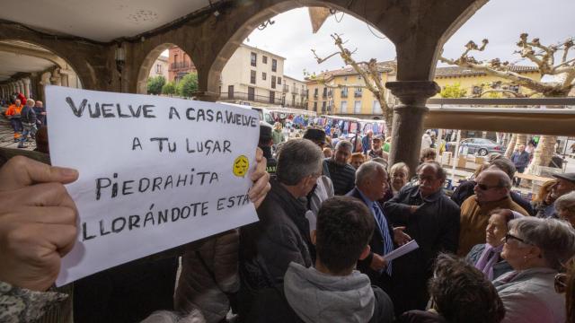 El consejero de Cultura, Turismo y Deporte, Gonzalo Santonja, visita el Ayuntamiento de Piedrahíta