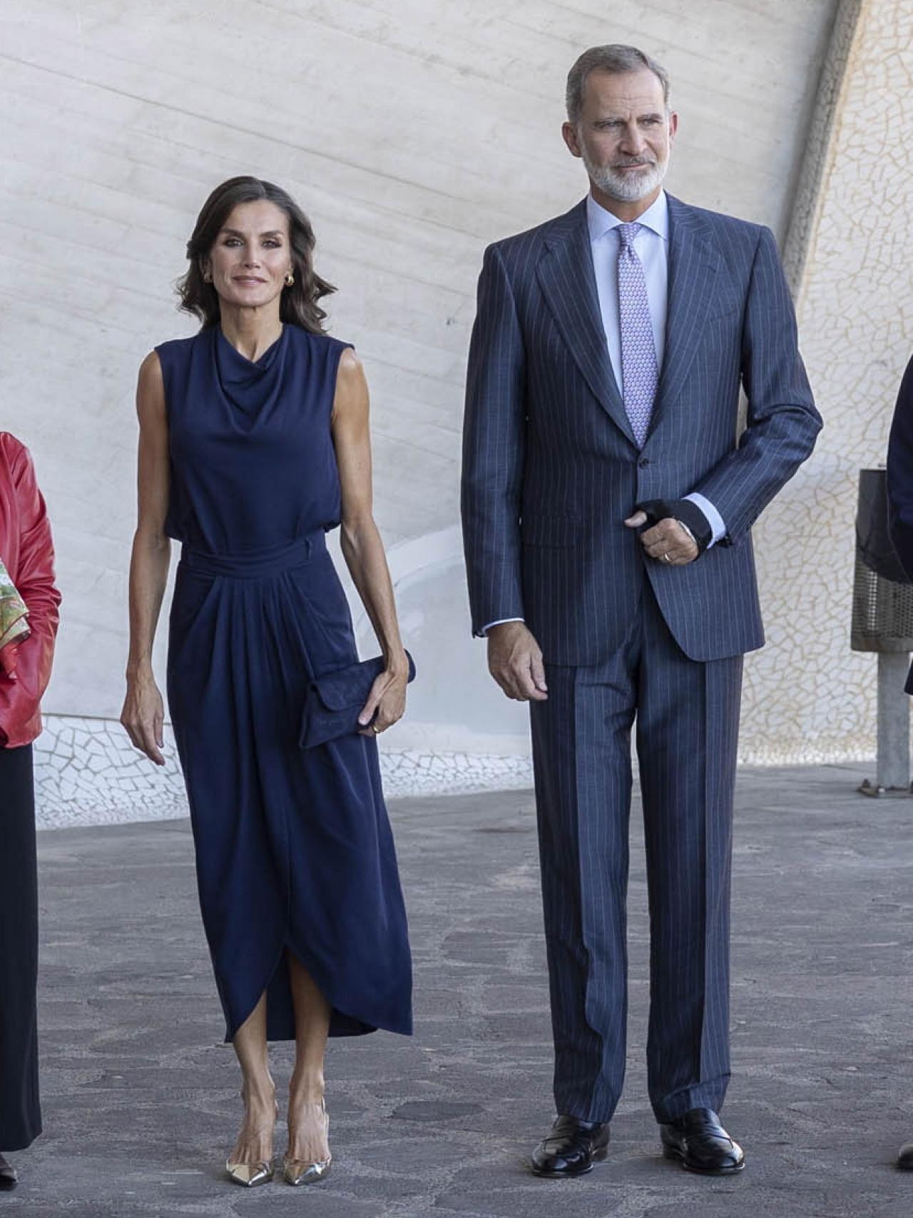Felipe VI y Letizia han elegido estilismos a juego.