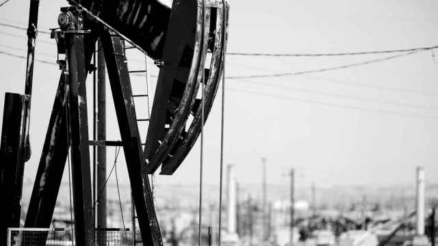 Un campo de extracción de petróleo en Bakersfield, en California