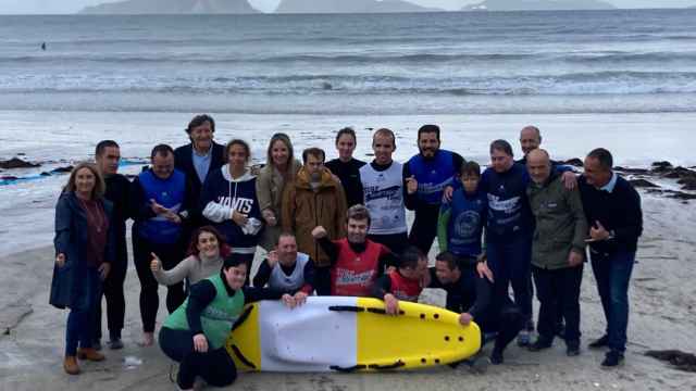 Participantes en el Trofeo Concello de Nigrán de Surf Adaptado.