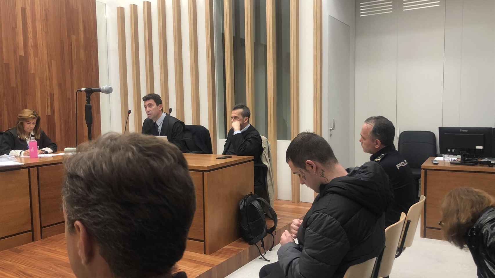 Acusado por agresión sexual a una niña de 12 años acepta 8,5 años de cárcel, en una vista de conformidad celebrada en la sección quinta de la Audiencia de Pontevedra, con sede en Vigo.