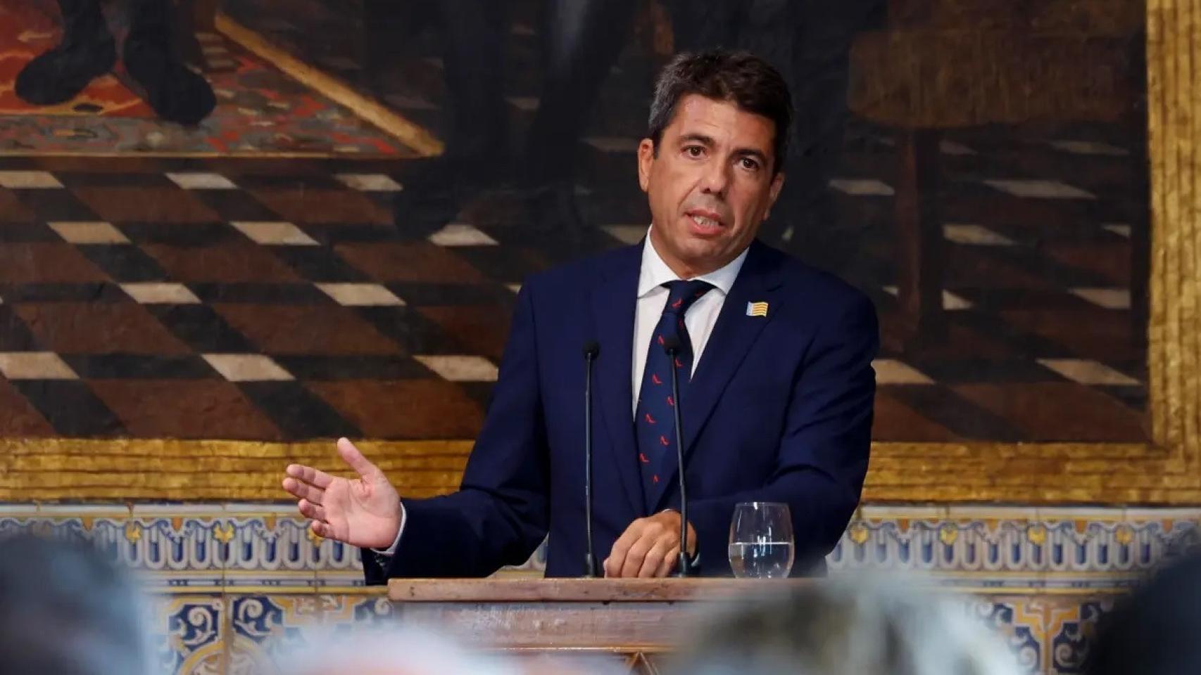 El presidente Carlos Mazón durante su primer discurso del 9 d'Octubre, en el Palau de la Generalitat.