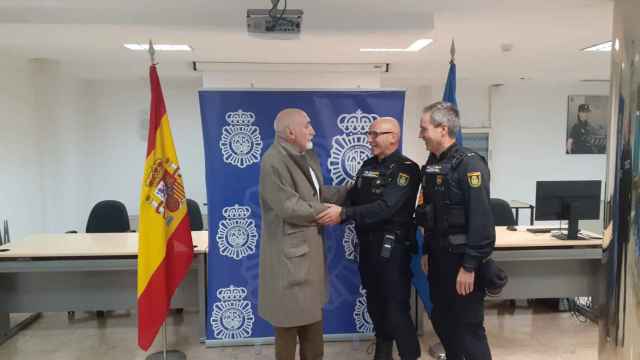 El hombre que fue auxiliado acude a la Comisaría de Policía de Salamanca a dar las gracias