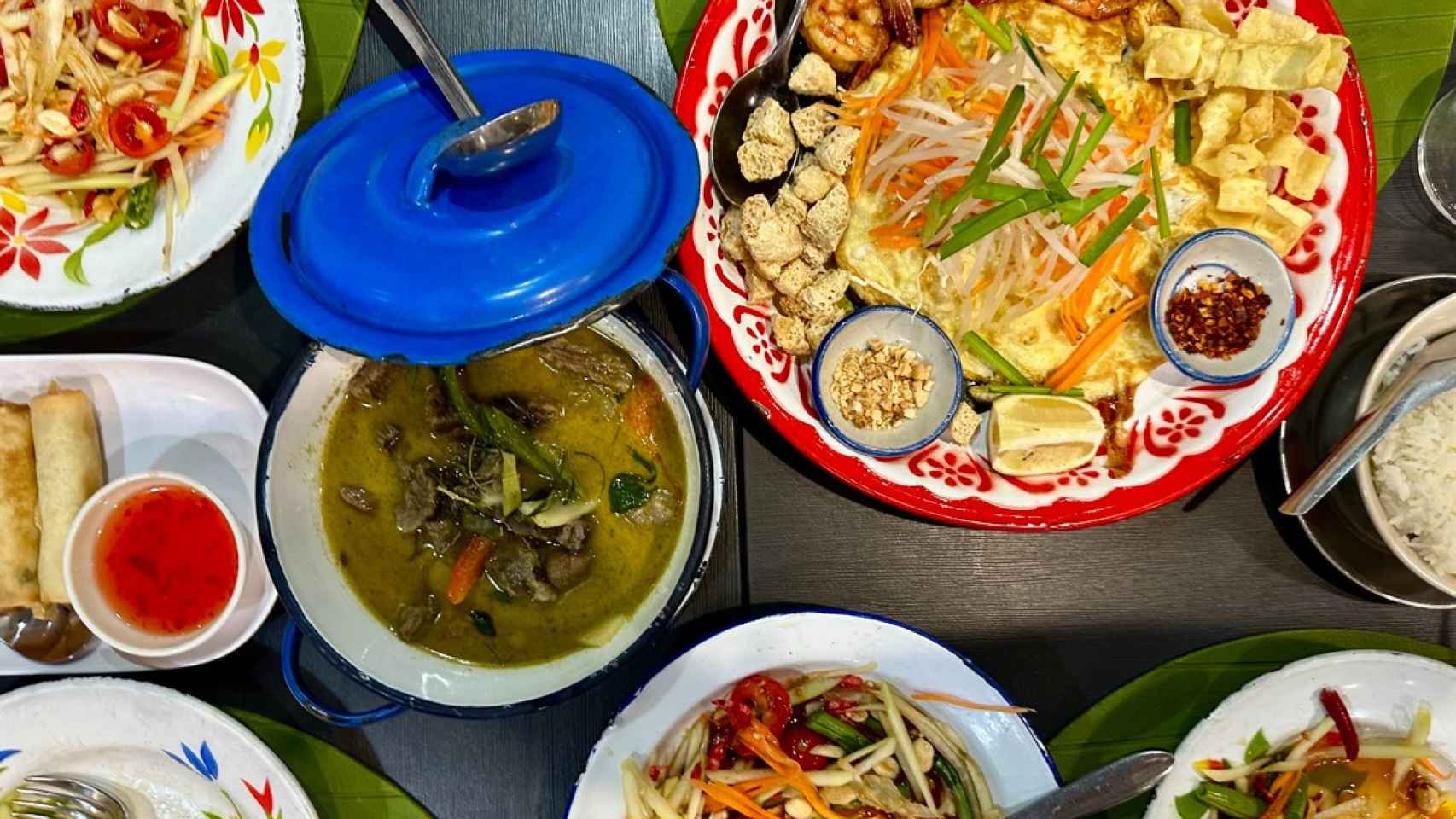Pad Thai, curry verde y ensalada tom yam