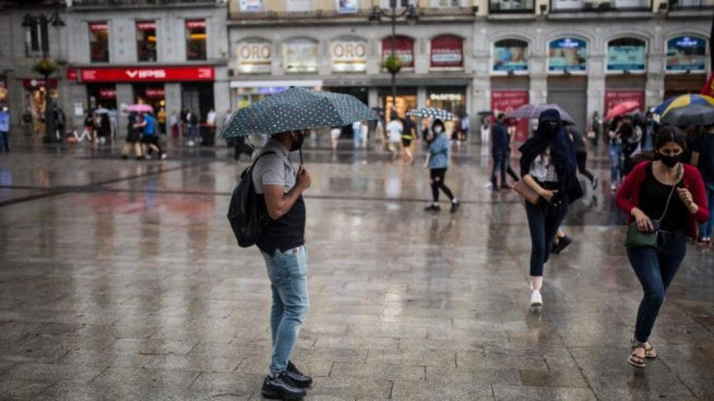 Imagen de archivo de lluvia en Madrid.