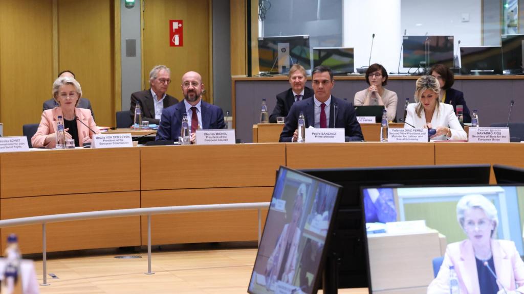 Ursula von der Leyen, Charles Michel, Pedro Sánchez y Yolanda Díaz, durante la cumbre social tripartita celebrada este miércoles en Bruselas