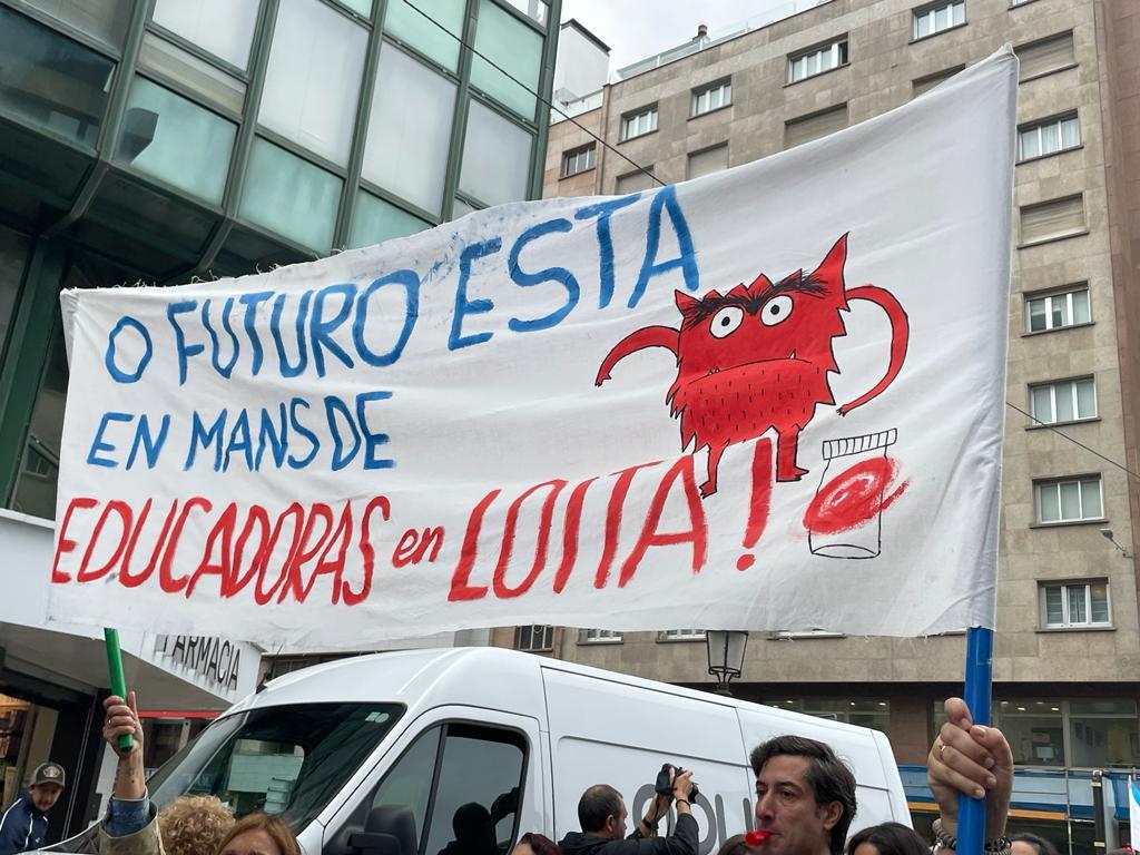 Varias imágenes de la protesta de las trabajadoras de las escuelas infantiles en A Coruña (López).