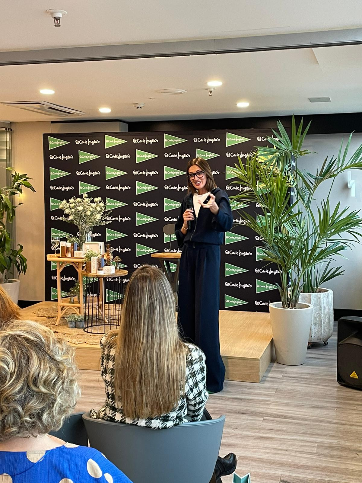 Nieves Álvarez durante la presentación de su línea de productos en El Corte Inglés. (Foto: Treintayseis)