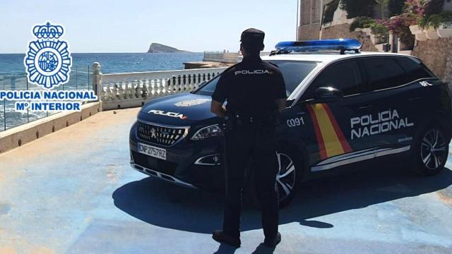 Un coche de la Policía Nacional de Benidorm, en una imagen de archivo.