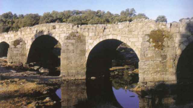 El Puente Mocho de Ledesma que salva la ribera de Cañedo