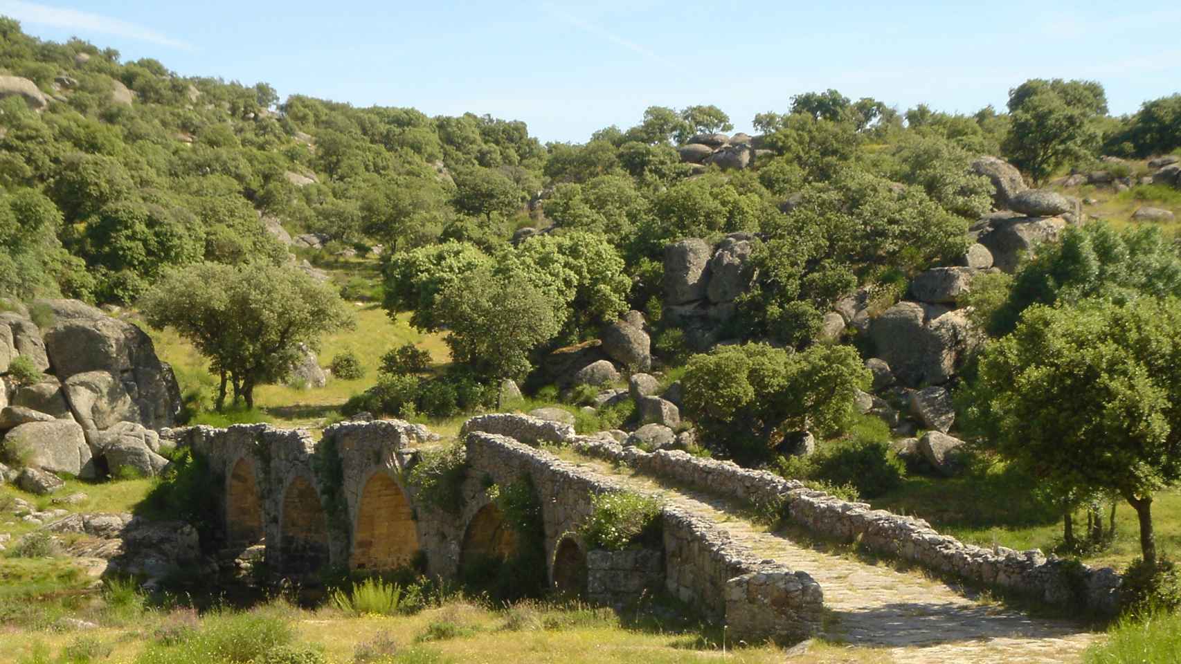 Calzada romana original sobre el Puente Mocho