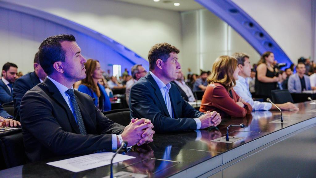 El CEO de Startup Valencia, Nacho Mas, junto a la representación institucional en la apertura de