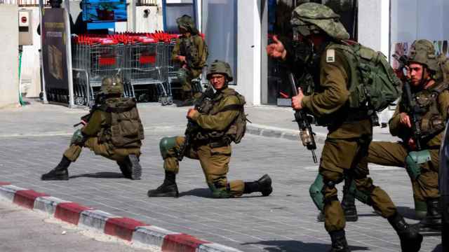 Soldados israelíes en Sderot.