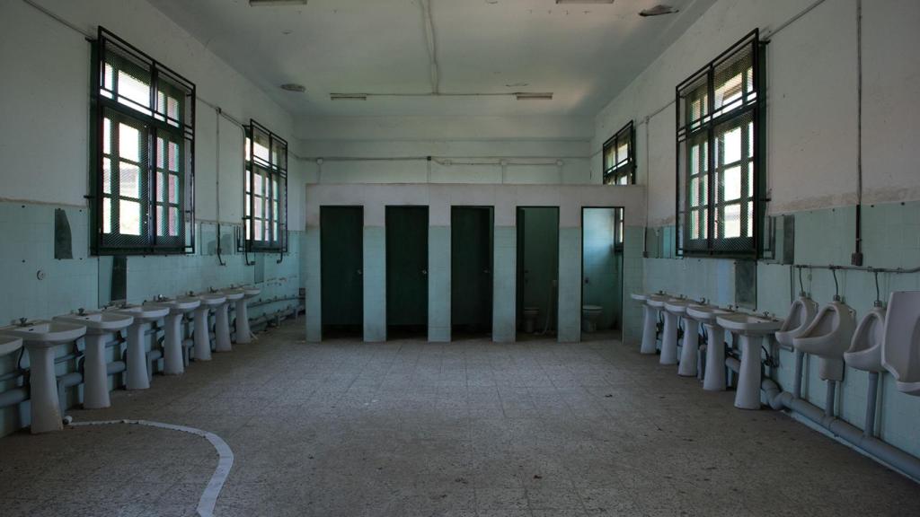 Baños del interior de las instalaciones en Alcalá de Henares.