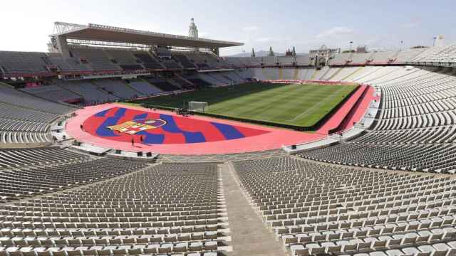 El estadio de Montjuic luciendo los colores del Barça