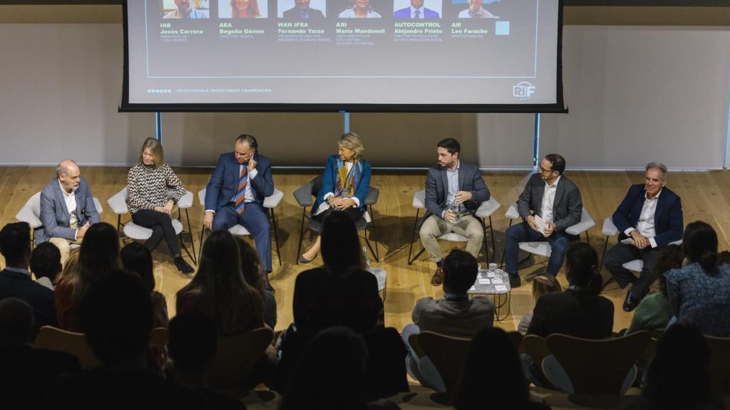 (De izqda.. a dcha.) Jesús Carrera, Begoña Gómez, Fernando Yarza, María Wandosell, Alejandro Prieto y Leo Farache.