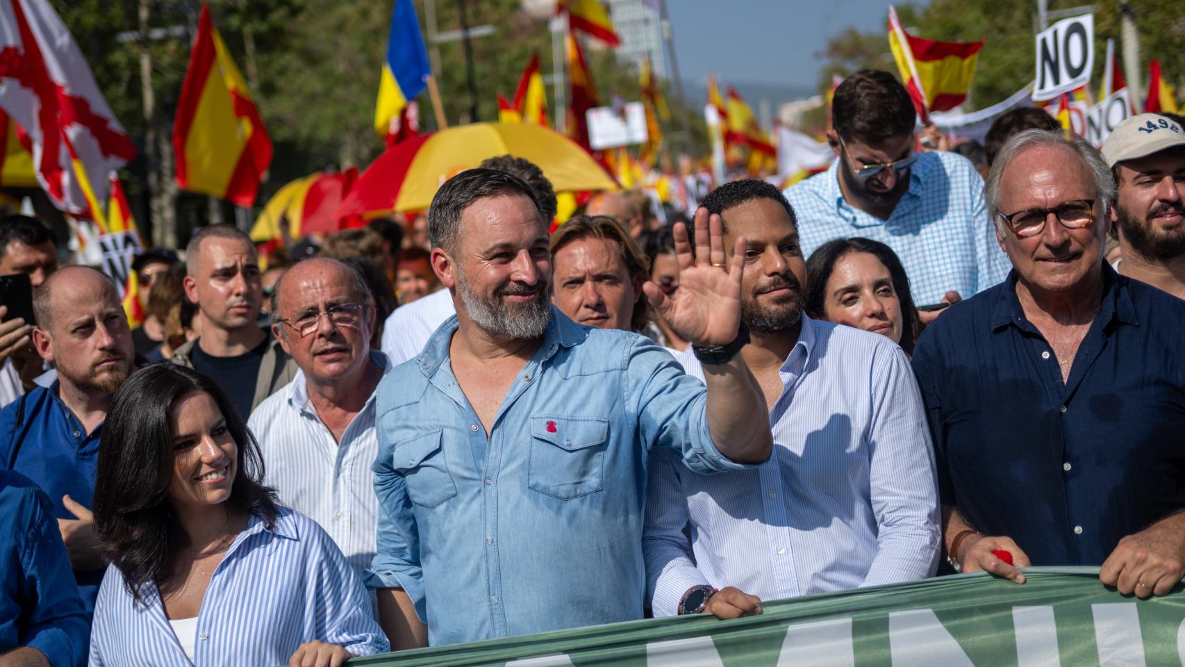 El líder de Vox, Santiago Abascal, en la manifestación contra la amnistía de Sociedad Civil Catalana, en Barcelona.