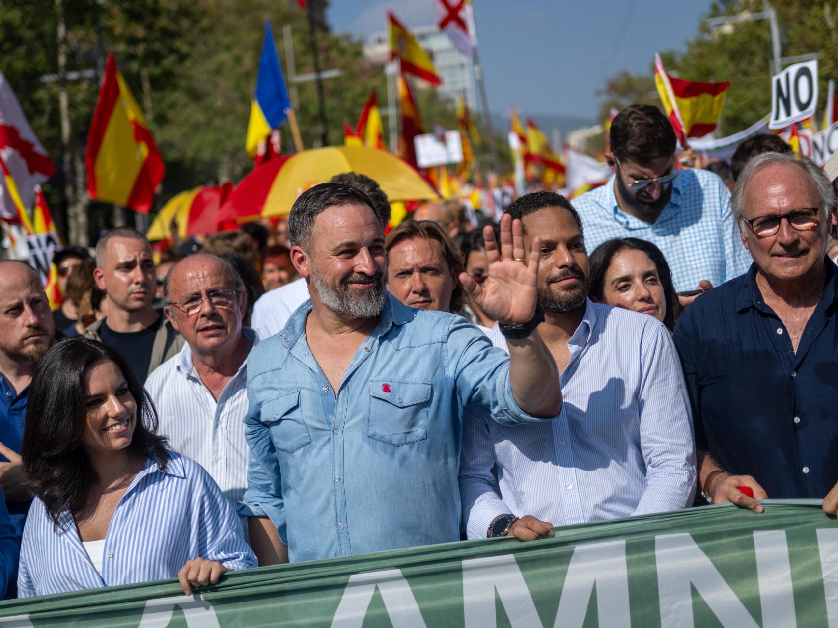 El líder de Vox, Santiago Abascal, en la manifestación contra la amnistía de Sociedad Civil Catalana, en Barcelona.