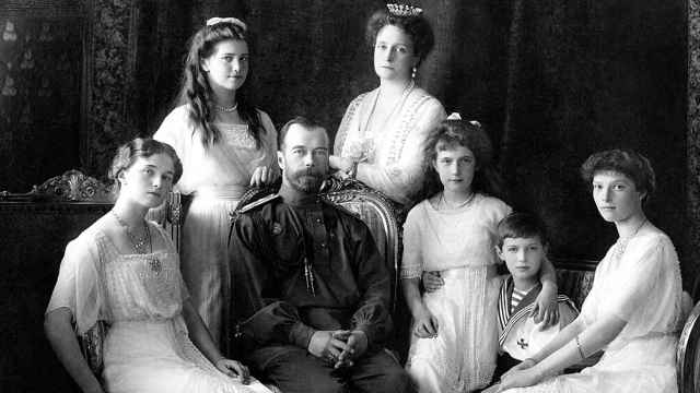 Foto de la familia Romanov en 1913. Anastasia es la tercera por la derecha