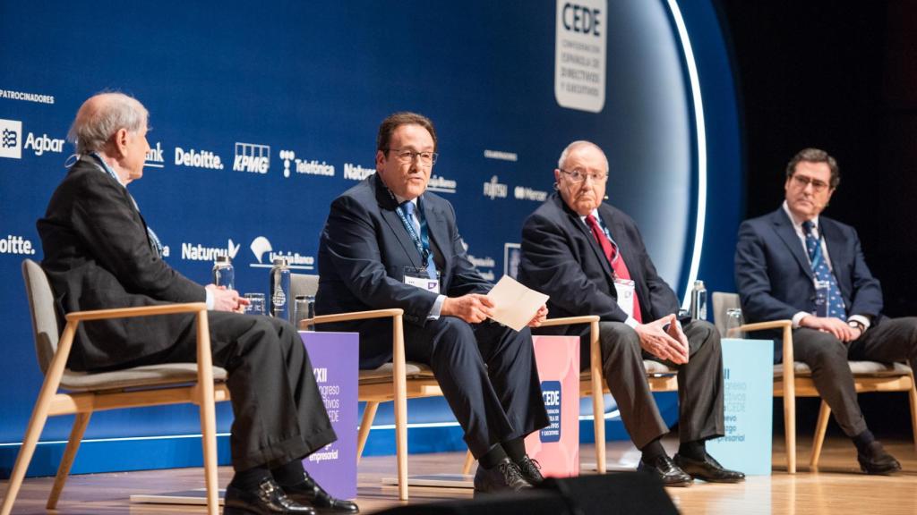 Shlomo Ben Ami, vicepresidente del Centro Internacional de Toledo para la Paz y exministro de Asuntos Exteriores de Israel; Ramon Adell, vicepresidente de la Fundación CEDE; José Luis Bonet, presidente de la Cámara de Comercio de España, y Antonio Garamendi, presidente de la Confederación Española de Organizaciones Empresariales – CEOE