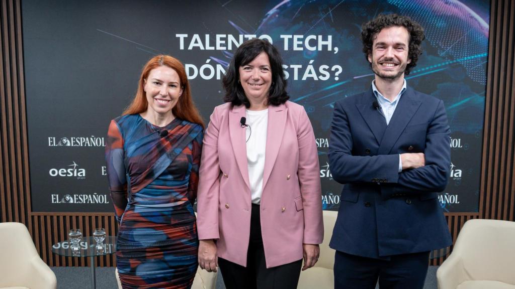 Eva Cornide, directora de Talento del Grupo Oesía , Ignacio Azorín González, director general de Estrategia Digital de la Consejería de Digitalización de la Comunidad de Madrid  y Fabiola Pérez Ramos, CEO y Cofundadora de Mioti