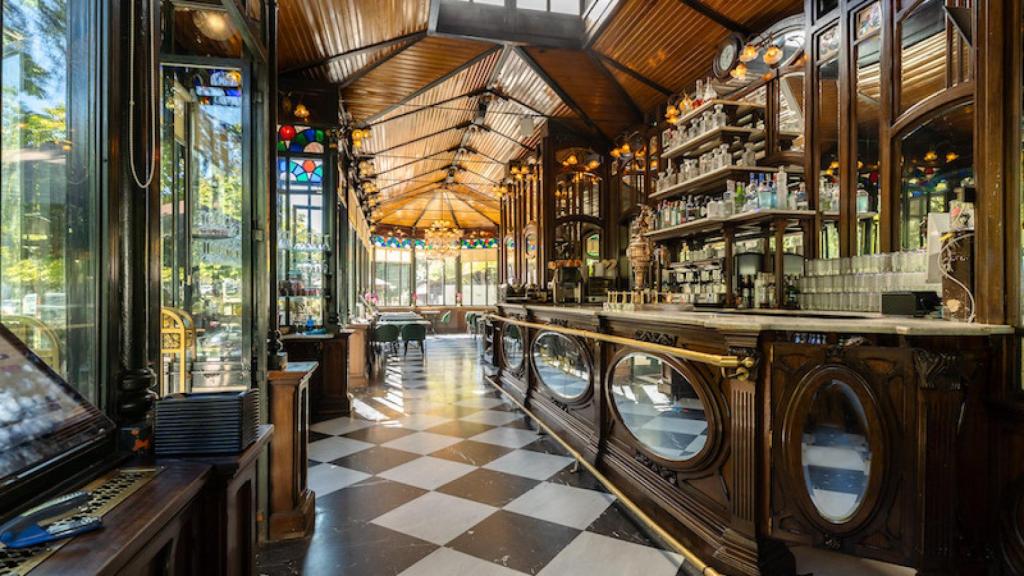 Conoce el café histórico de Madrid que tiene al mejor pastelero del mundo: el mejor refugio del frío en pleno centro.