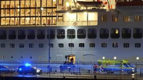 Evacuación médica de madrugada en el Puerto de A Coruña en el crucero Arvia