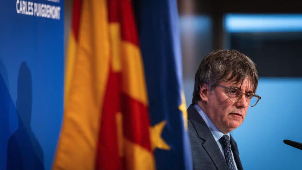 El expresidente de la Generalitat y eurodiputado de Junts, Carles Puigdemont, ofrece una rueda de prensa.