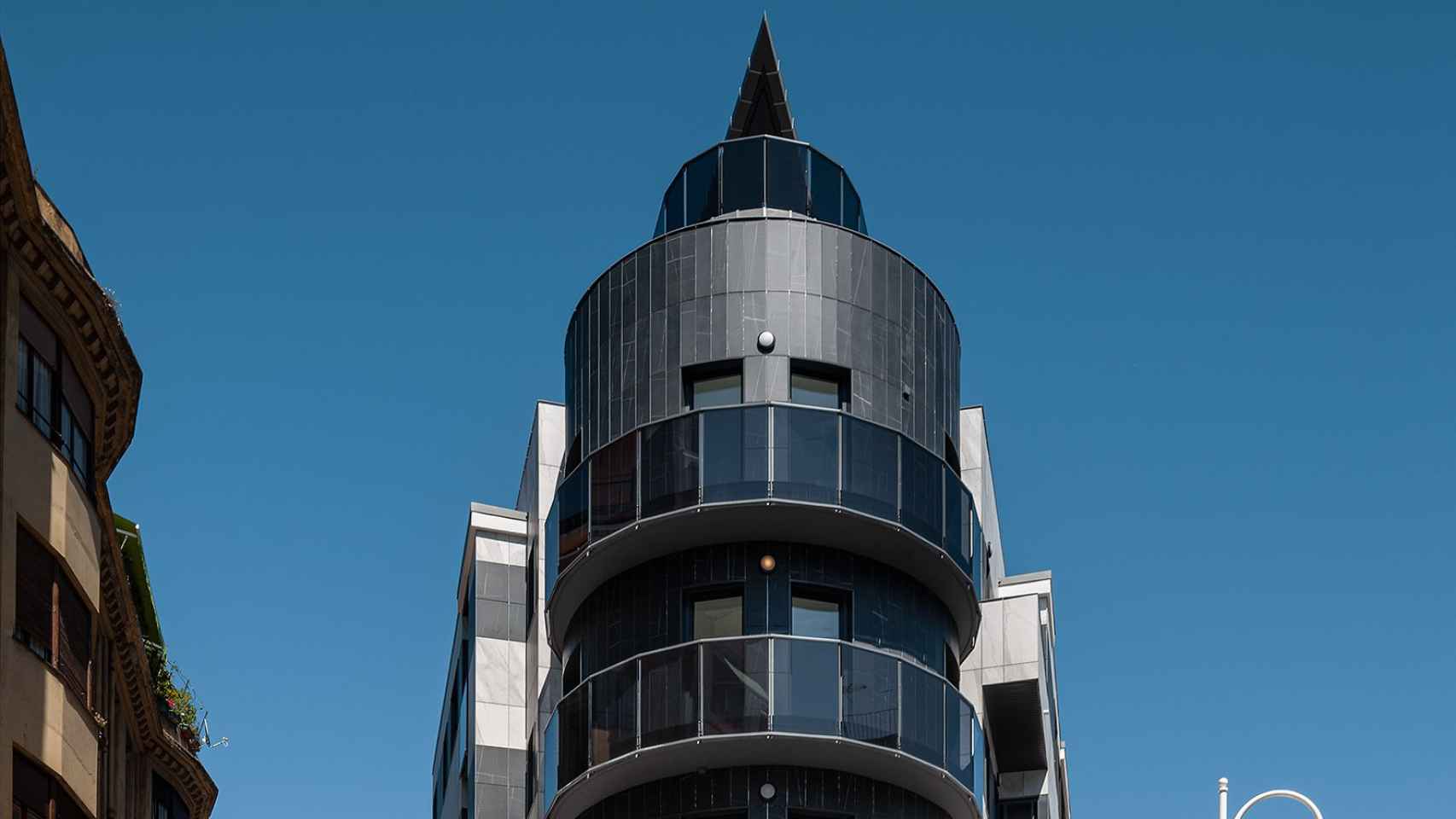 Imagen del edificio que ha sido elegido por un arquitecto como el más feo de España.