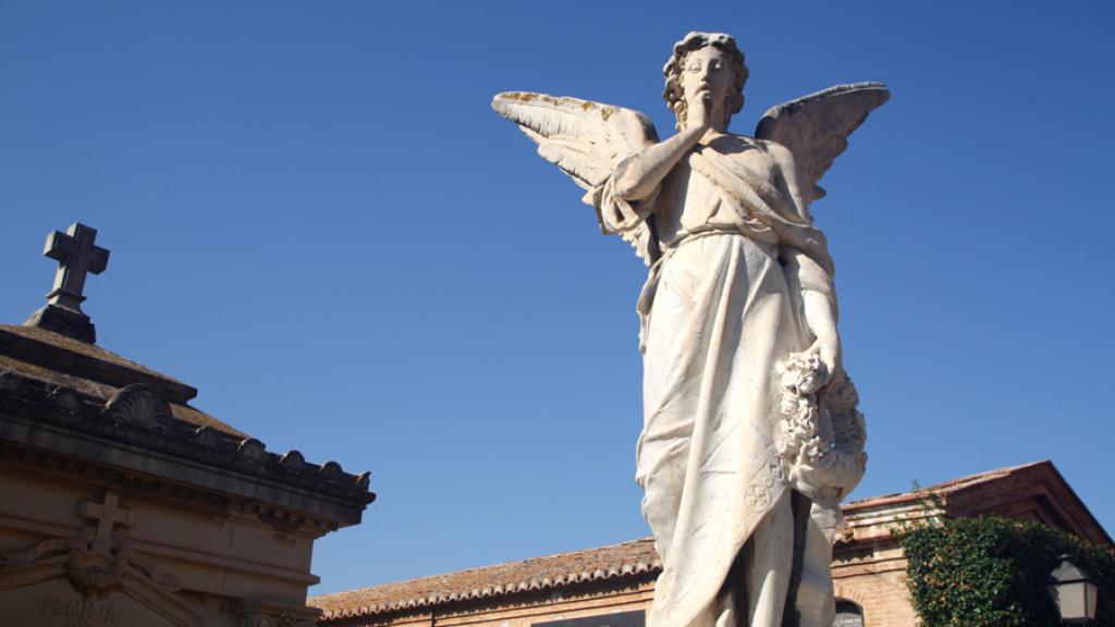 Ángel del silencio en el cementerio de Valencia. Museo del Silencio